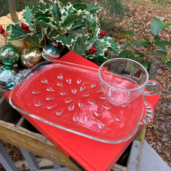 VINTAGE 4 sets of Hostess Snack Trays & Cups - Picture 2 of 11
